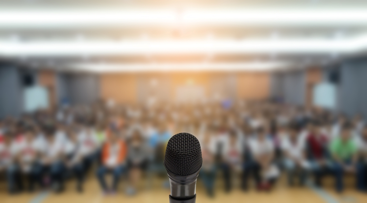 A microphone in front of a blurred out crowd